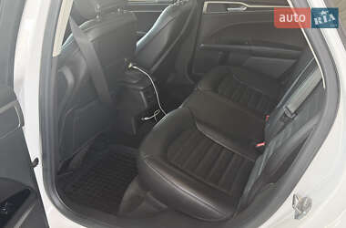 Седан Ford Fusion 2015 в 