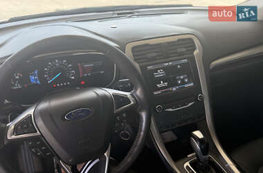 Седан Ford Fusion 2015 в 