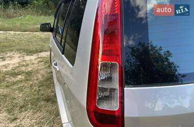 Хэтчбек Ford Fusion 2012 в 