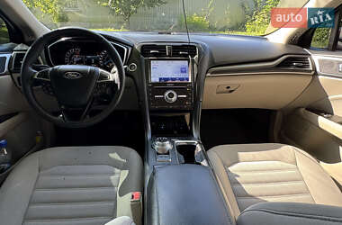 Седан Ford Fusion 2016 в 