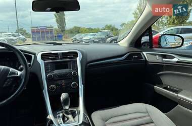 Седан Ford Fusion 2016 в 