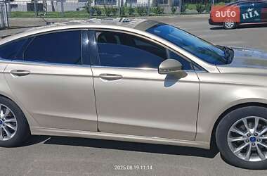 Седан Ford Fusion 2016 в 