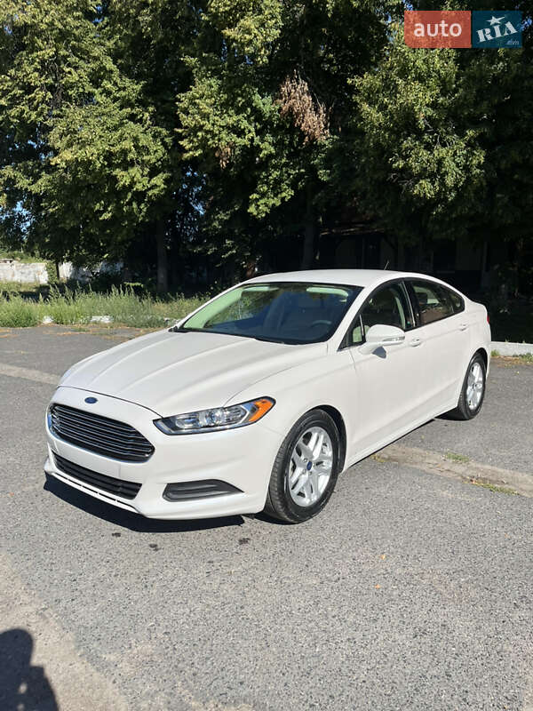 Седан Ford Fusion 2016 в 