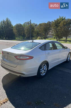 Седан Ford Fusion 2016 в 