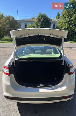 Седан Ford Fusion 2016 в 