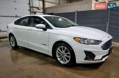 Седан Ford Fusion 2018 в 