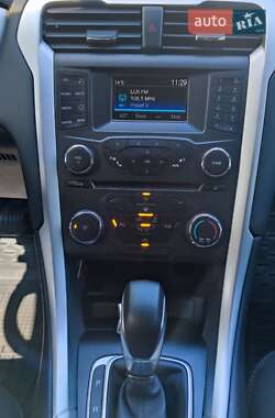 Седан Ford Fusion 2015 в 