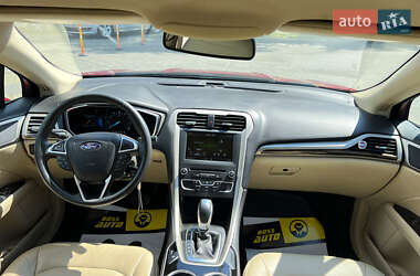 Седан Ford Fusion 2016 в 