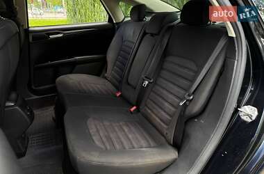 Седан Ford Fusion 2016 в 