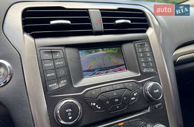 Седан Ford Fusion 2016 в 