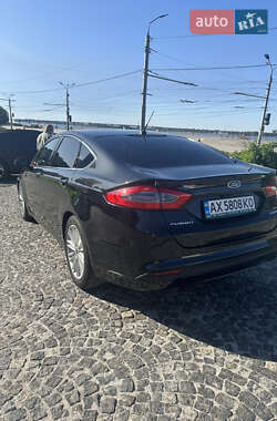 Седан Ford Fusion 2013 в 