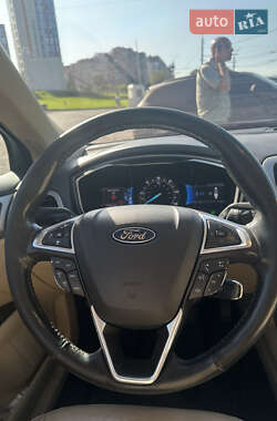 Седан Ford Fusion 2013 в 