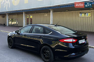 Седан Ford Fusion 2015 в 