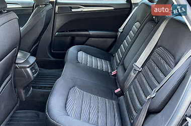 Седан Ford Fusion 2015 в 
