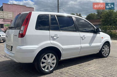 Хэтчбек Ford Fusion 2010 в 