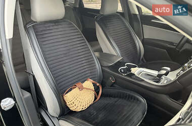 Седан Ford Fusion 2016 в 