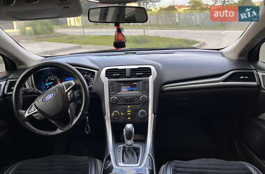 Седан Ford Fusion 2016 в 