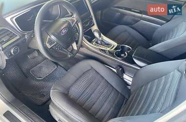 Седан Ford Fusion 2015 в 