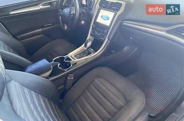 Седан Ford Fusion 2015 в 