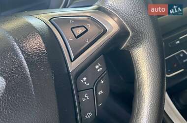 Седан Ford Fusion 2015 в 