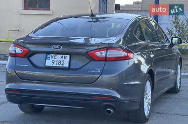 Седан Ford Fusion 2015 в 