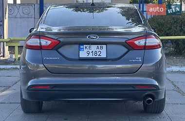 Седан Ford Fusion 2015 в 