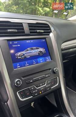 Седан Ford Fusion 2017 в 
