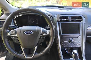 Седан Ford Fusion 2015 в 