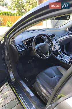 Седан Ford Fusion 2015 в 
