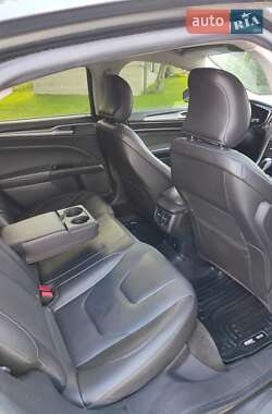 Седан Ford Fusion 2015 в 
