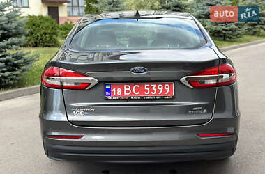 Седан Ford Fusion 2019 в 