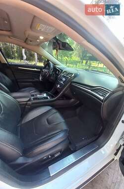 Седан Ford Fusion 2019 в 