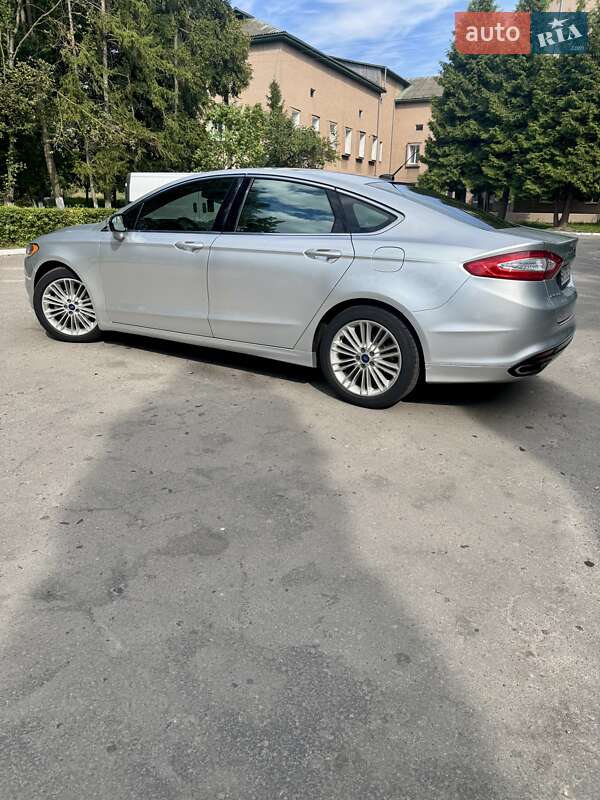 Седан Ford Fusion 2013 в Дубно