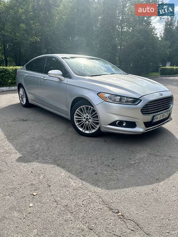Седан Ford Fusion 2013 в Дубно