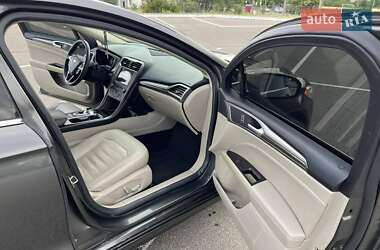 Седан Ford Fusion 2017 в 