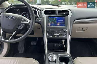 Седан Ford Fusion 2017 в 