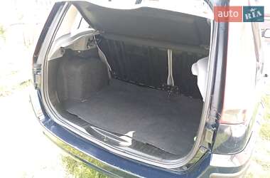 Хэтчбек Ford Fusion 2004 в 
