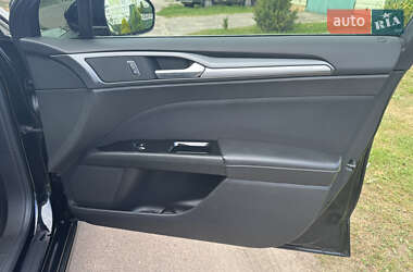 Седан Ford Fusion 2015 в 