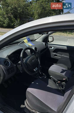 Хэтчбек Ford Fusion 2010 в 