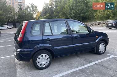 Хэтчбек Ford Fusion 2004 в 