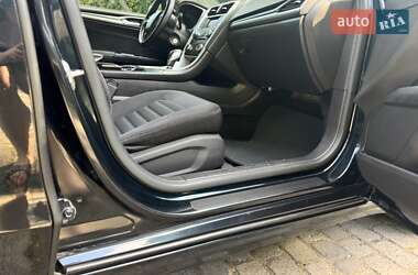 Седан Ford Fusion 2013 в 