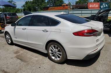 Седан Ford Fusion 2019 в 
