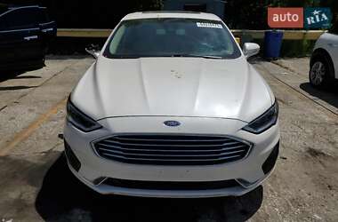 Седан Ford Fusion 2019 в 
