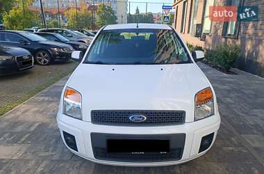 Хэтчбек Ford Fusion 2010 в 