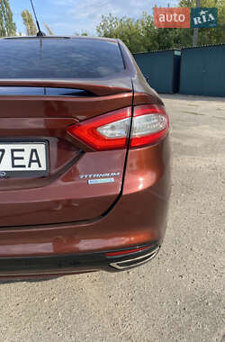 Седан Ford Fusion 2015 в 