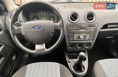 Хэтчбек Ford Fusion 2006 в 