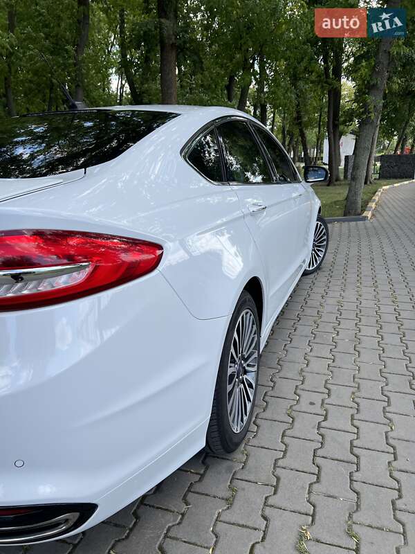 Седан Ford Fusion 2018 в 