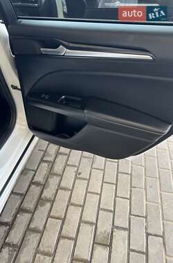 Седан Ford Fusion 2018 в 