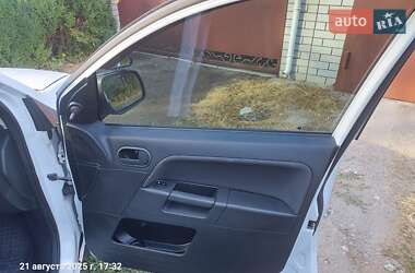 Хэтчбек Ford Fusion 2010 в 