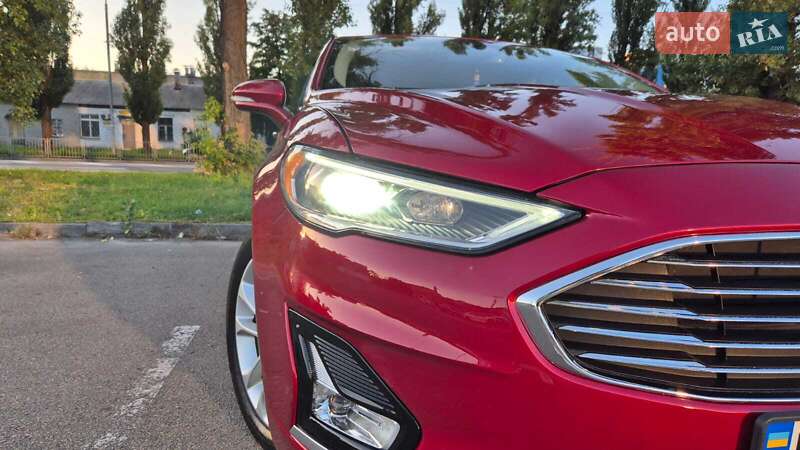 Седан Ford Fusion 2019 в 